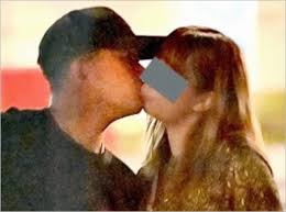 彼女との路上キスも