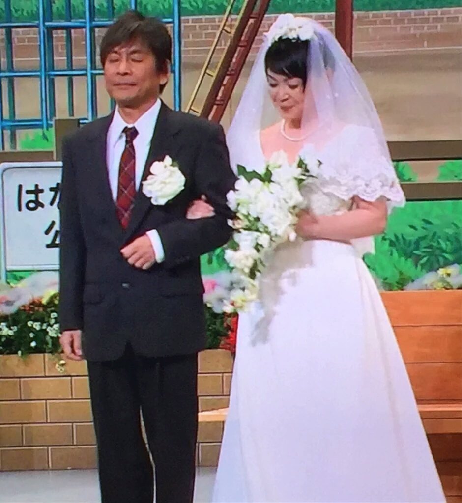 吉本新喜劇でも結婚式を披露