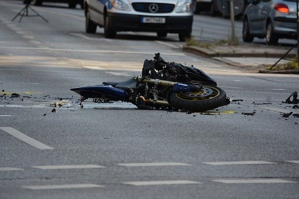 愛人に会うために酒気帯び運転でバイク事故を起こしていたとされている