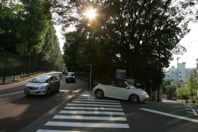 事故が起こったのは「東京都新宿区元南町」の通称「安鎮坂（あんちんざか）通り」