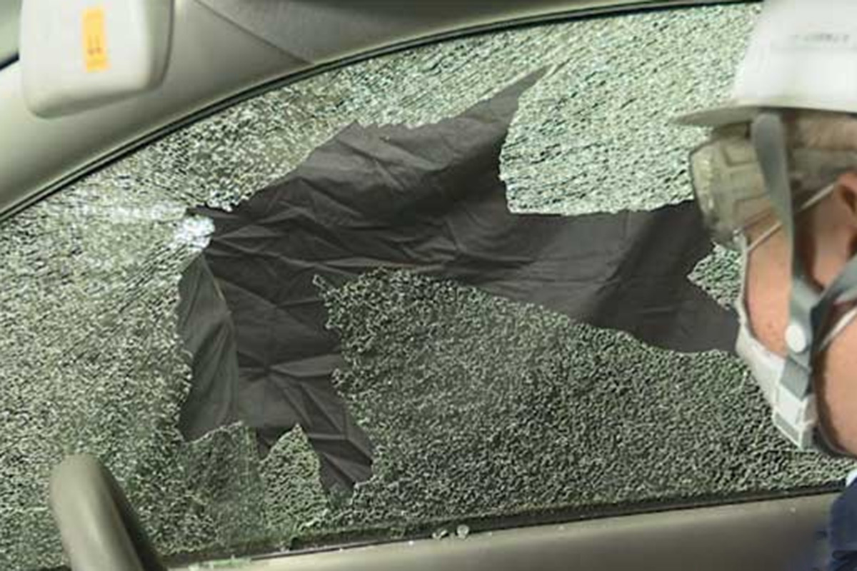 バットで窓ガラスが粉々にされるも、中田カウスが犯人の金属バットを奪って難を逃れた