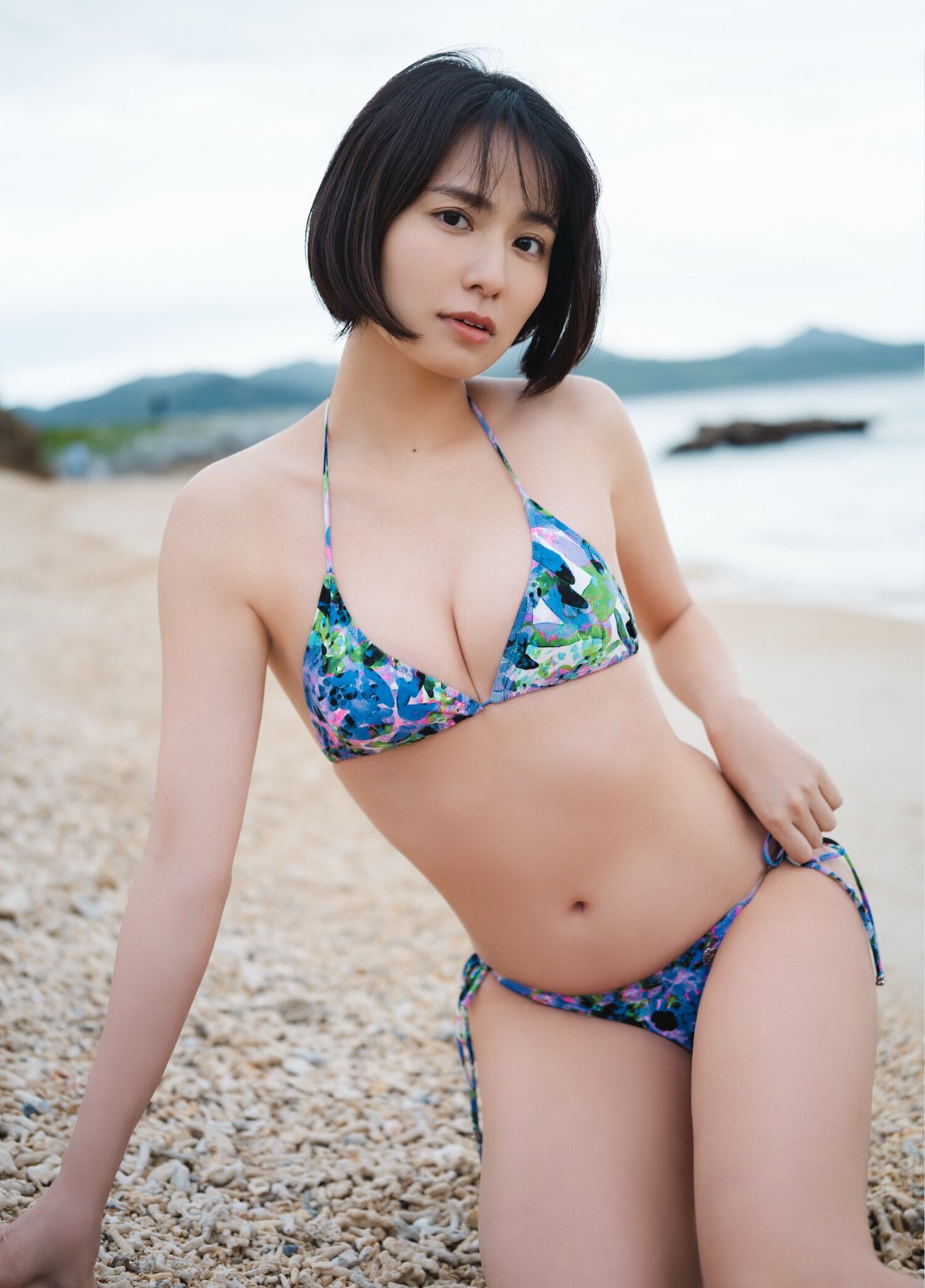 新谷あやかが写真集などで見せた水着グラビア⑬