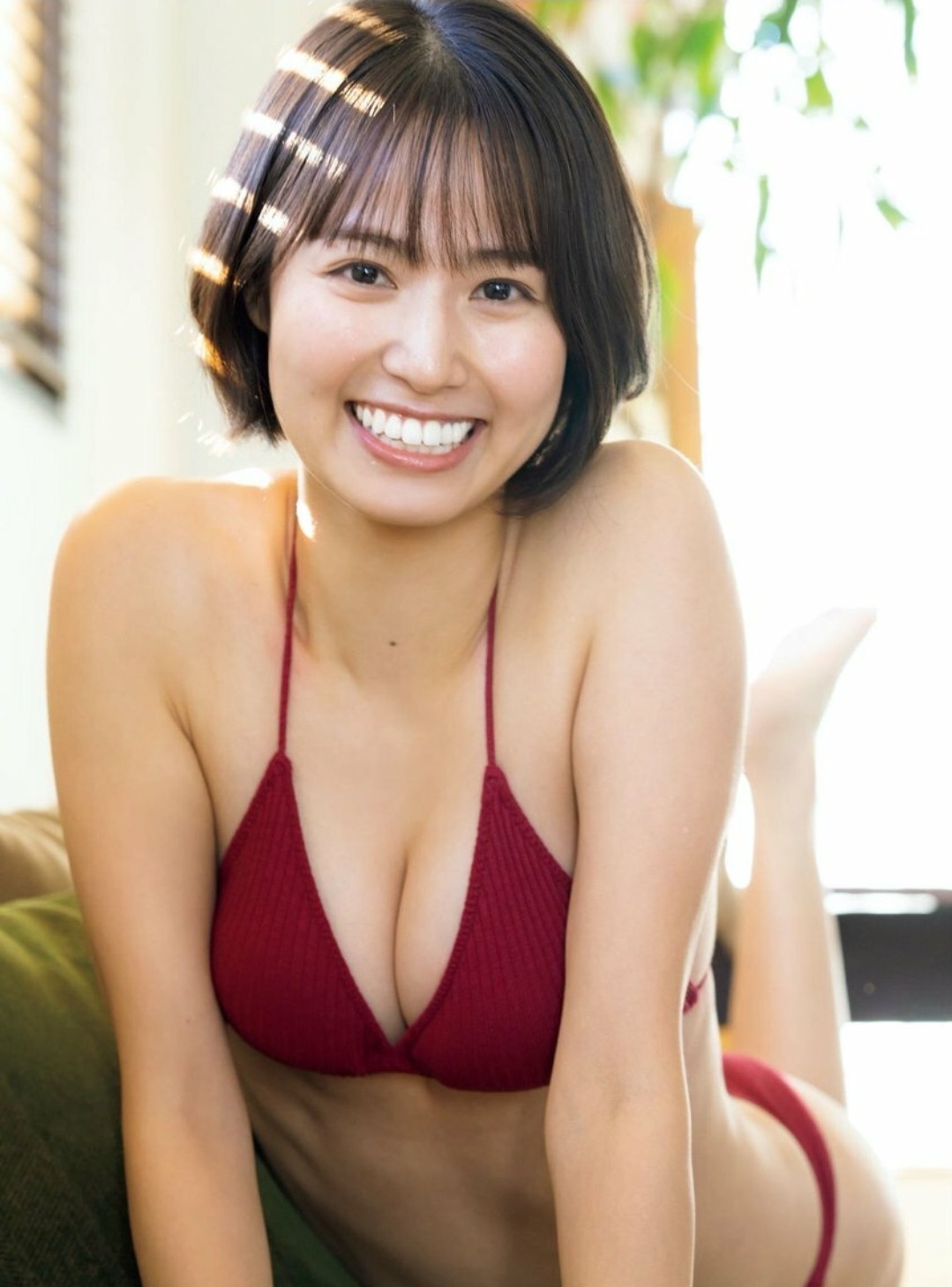 新谷あやかが写真集などで見せた水着グラビア⑫