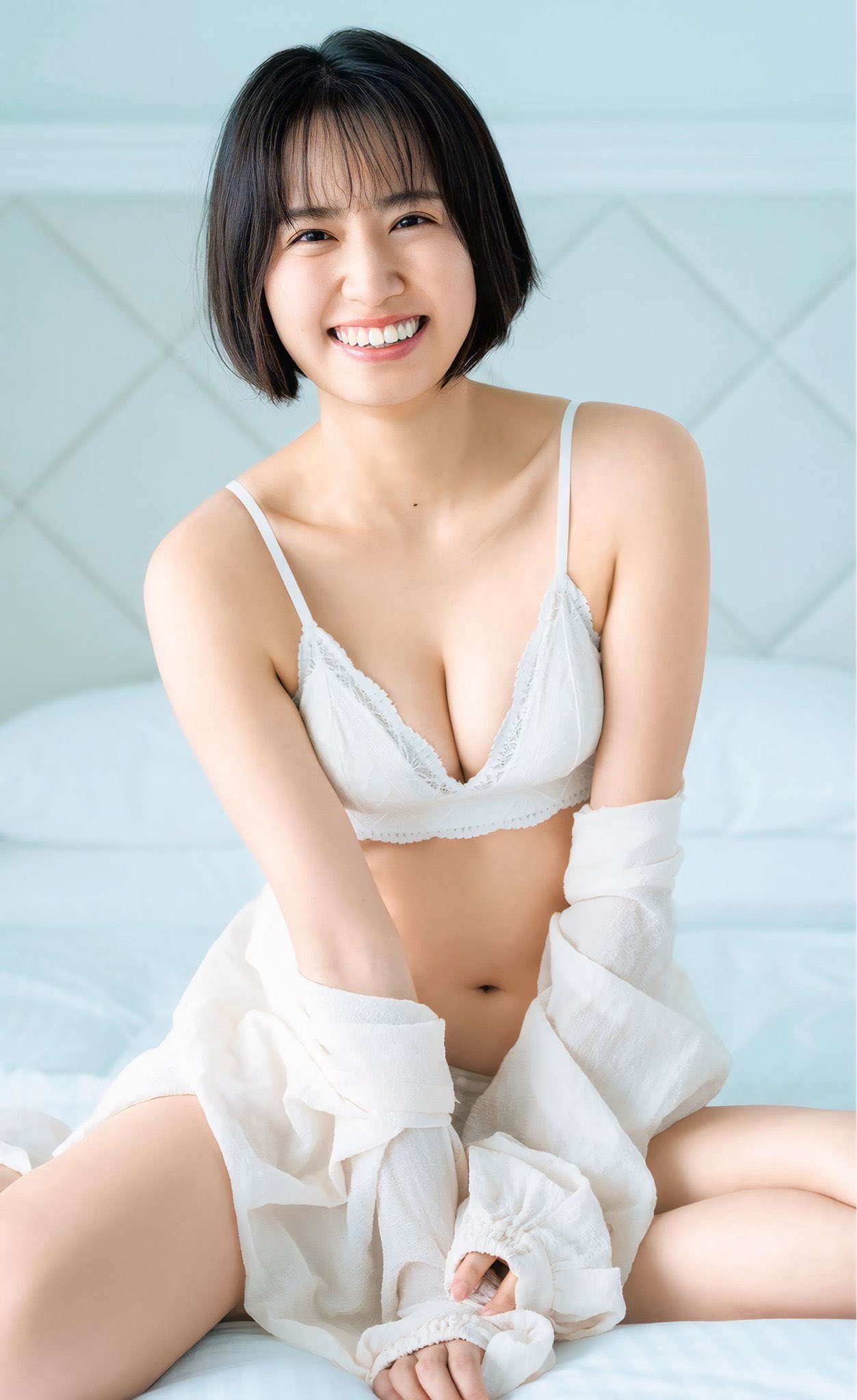 新谷あやかが写真集などで見せた水着グラビア⑨