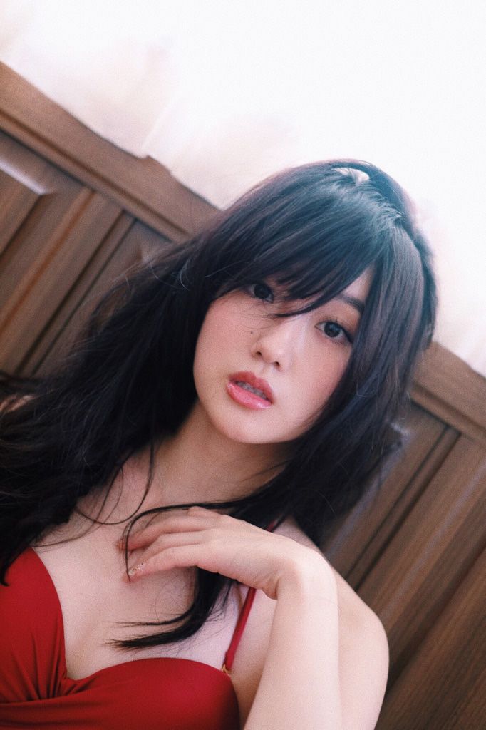 小寺真理の美人でかわいい水着グラビア⑬