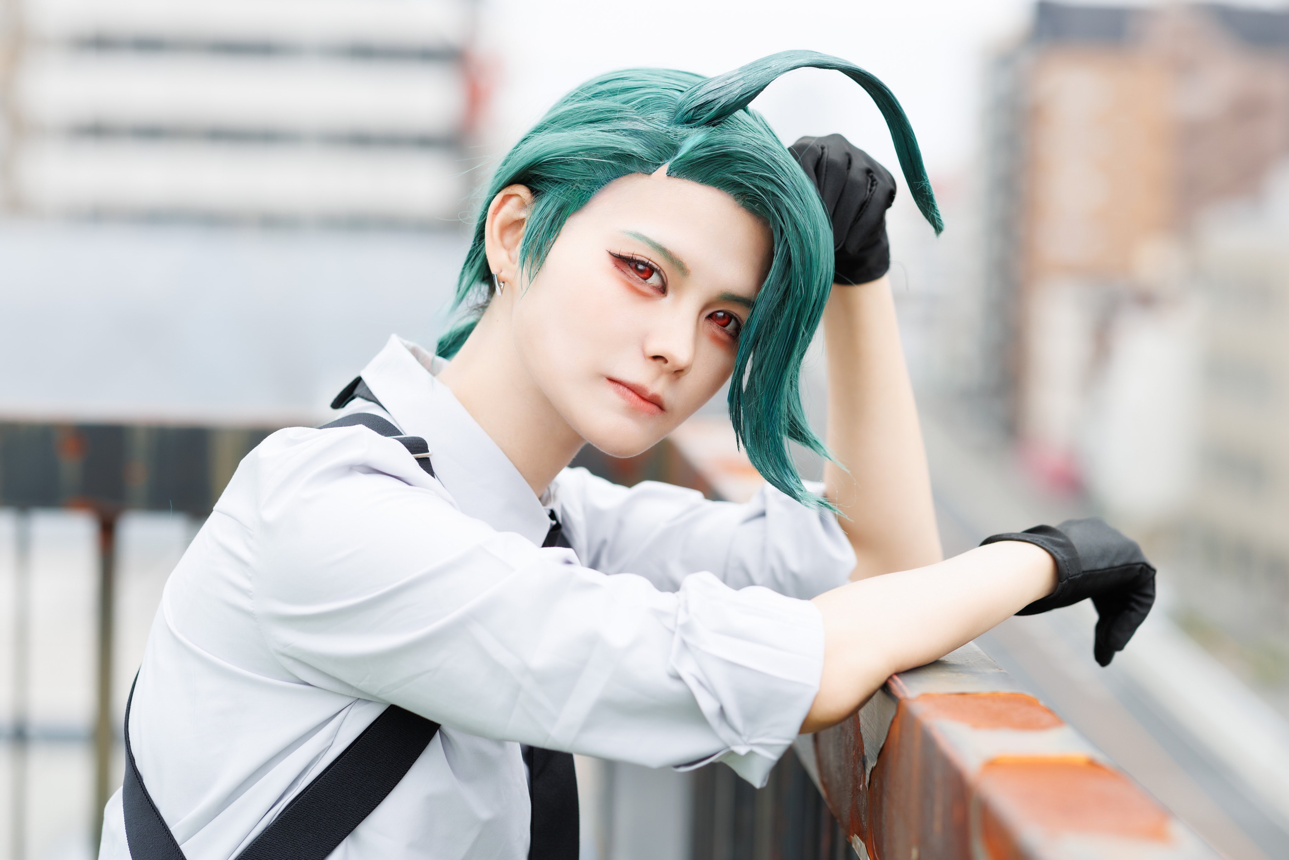 コスプレに使うアイテムは自作することも