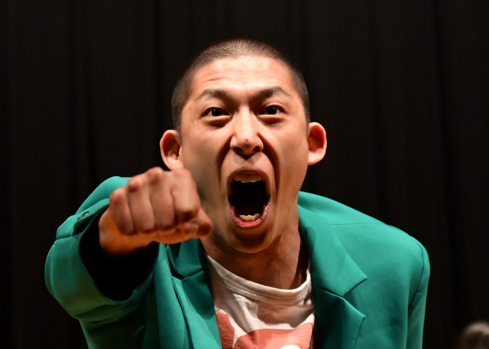 どんぐりたけしは人気のピン芸人